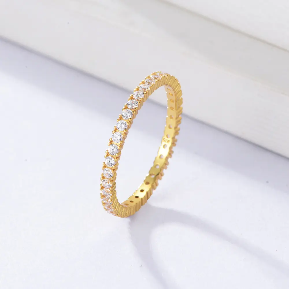 925 Silver Gold Plated Enveloped Zircon Ring US 8, 2 g