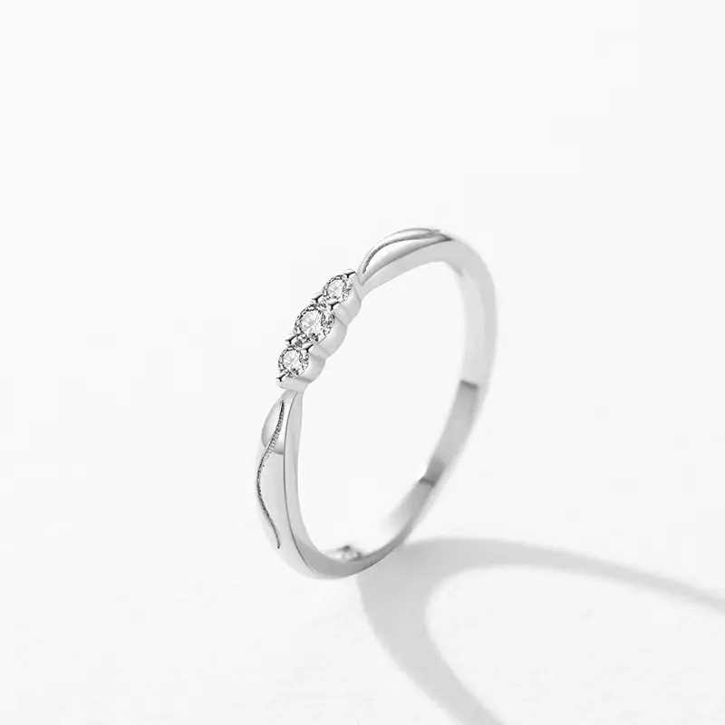 925 Silver Triple Zircon Centre Stone Engraved Design Ring US 9, 2 g