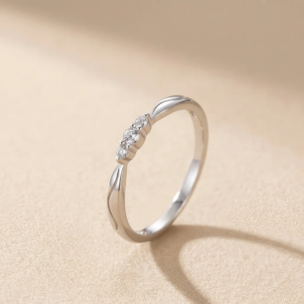 925 Silver Triple Zircon Centre Stone Engraved Design Ring US 9, 2 g