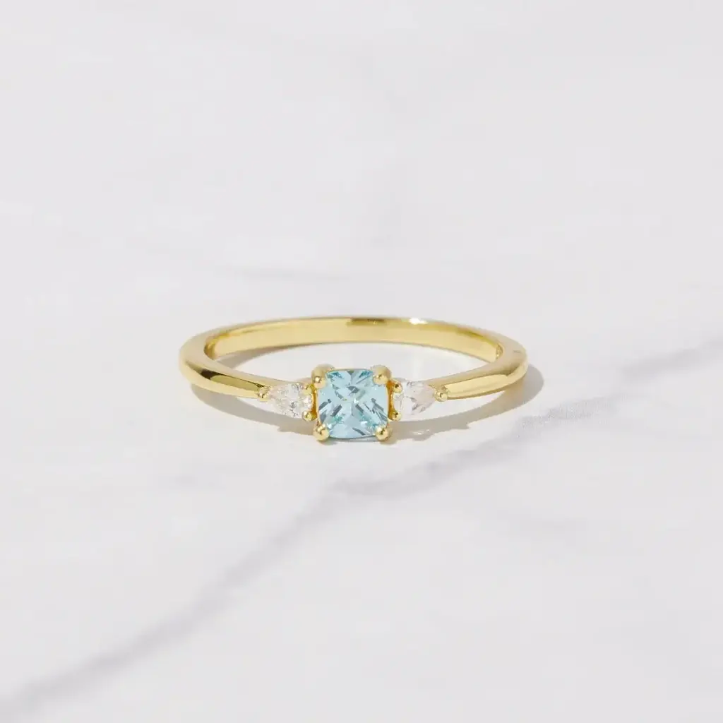 925 Silver Gold Plated Light Blue Zircon Pear-Shaped Accent Stones Ring US 8, 2 g